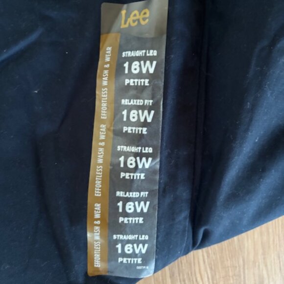 Lee Effortless Wash & Wear Navy Relaxed Fit Straight Leg Chino Pants NWT 16WP - Picture 4 of 6